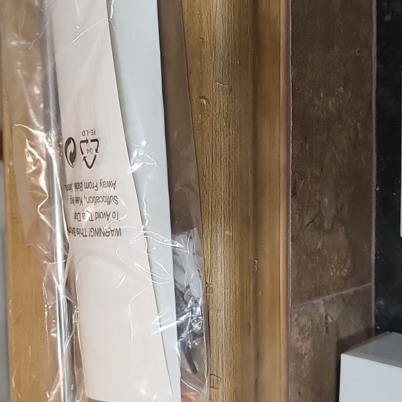 NIB Focus Cresent Suite 18" Towel Bar Pollished Chrome (Have 3 this is for 1) - Picture 4 of 8